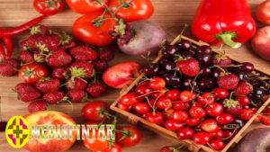Buah Berwarna Merah yang Baik untuk Kesehatan Tubuh